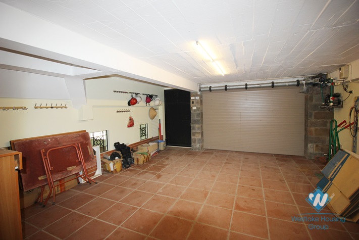 A huge 5  bedroom villa with indoor swimming pool for rent in Vuon Dao